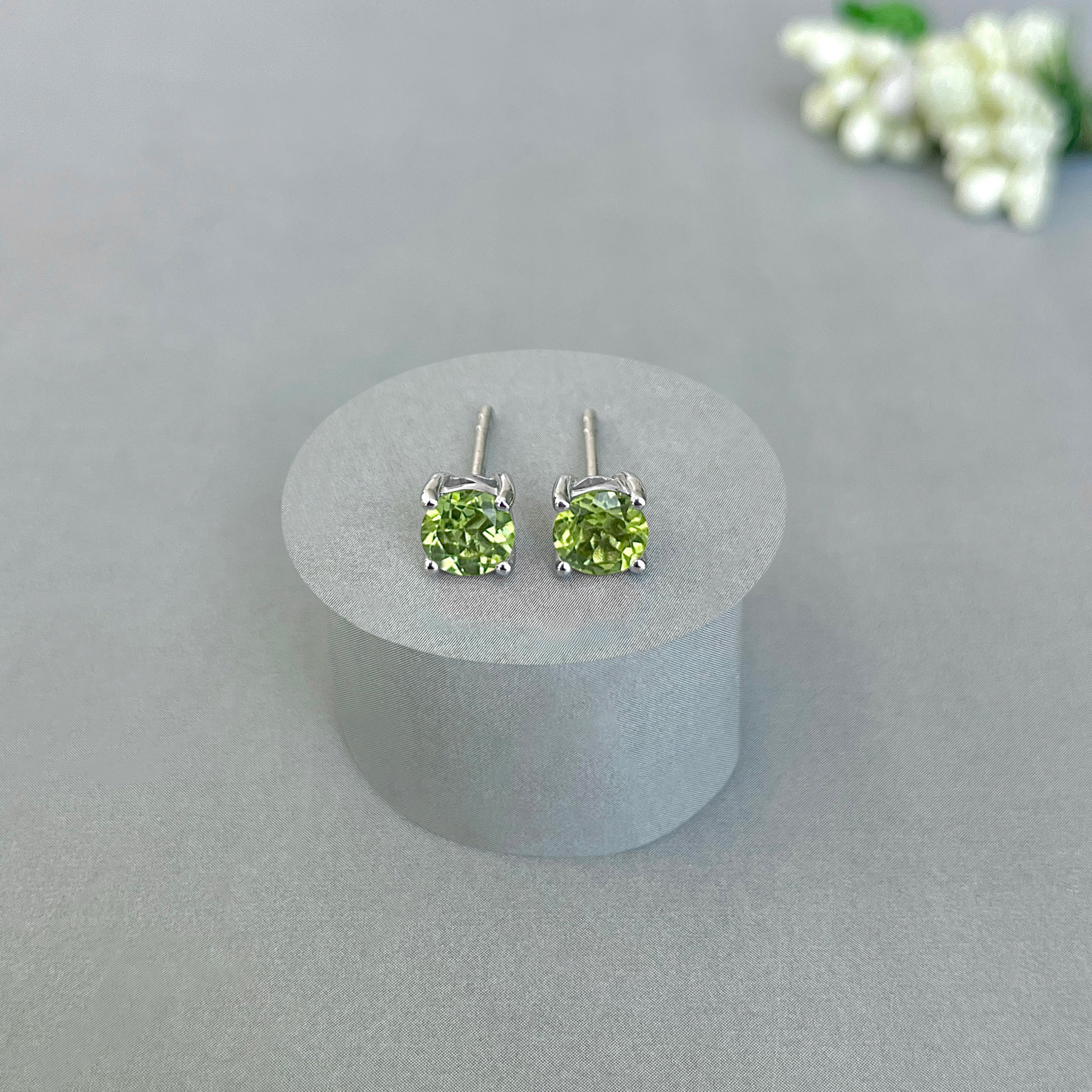 Peridot Stud Earring-(PER-SE-1321.)