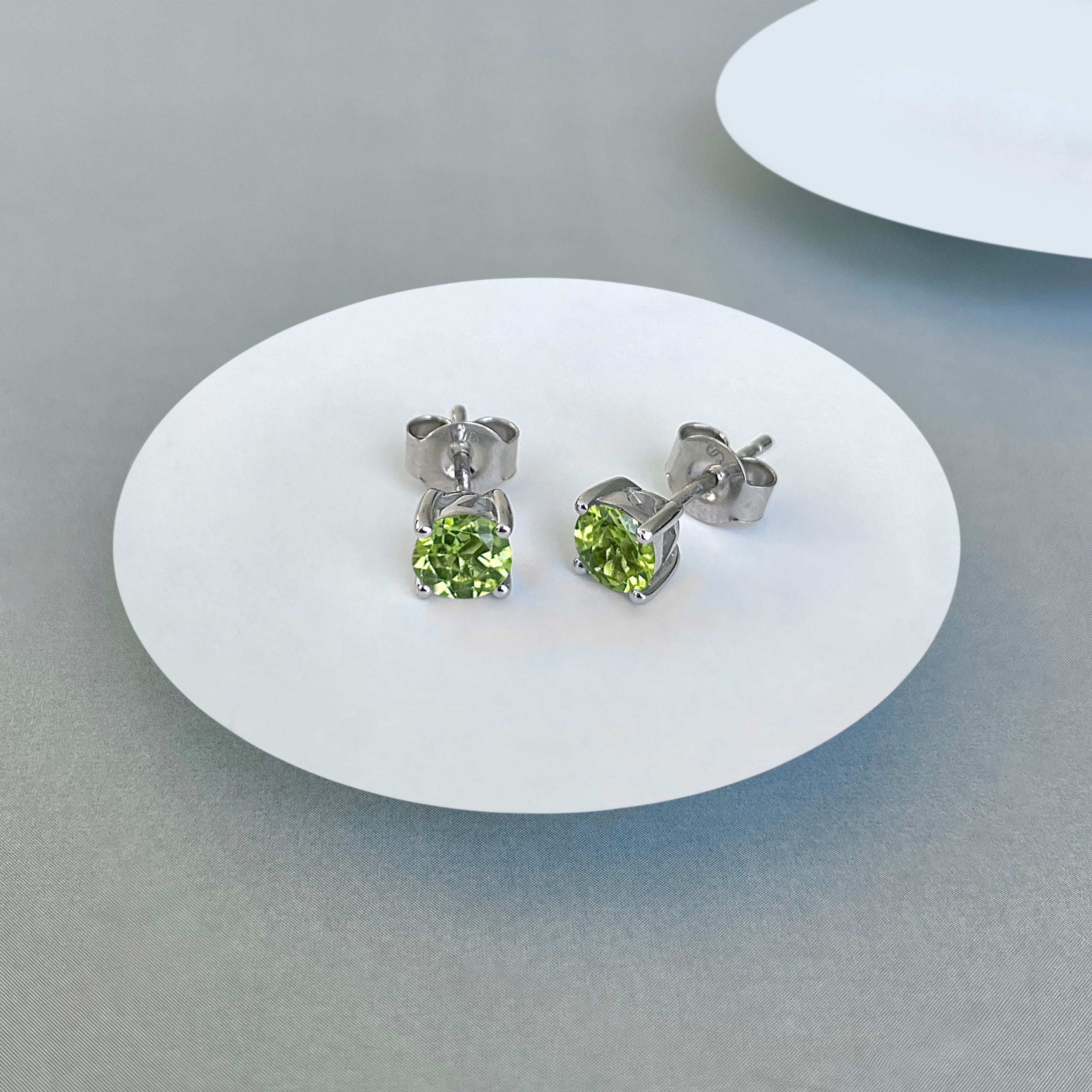 Peridot Stud Earring-(PER-SE-1321.)