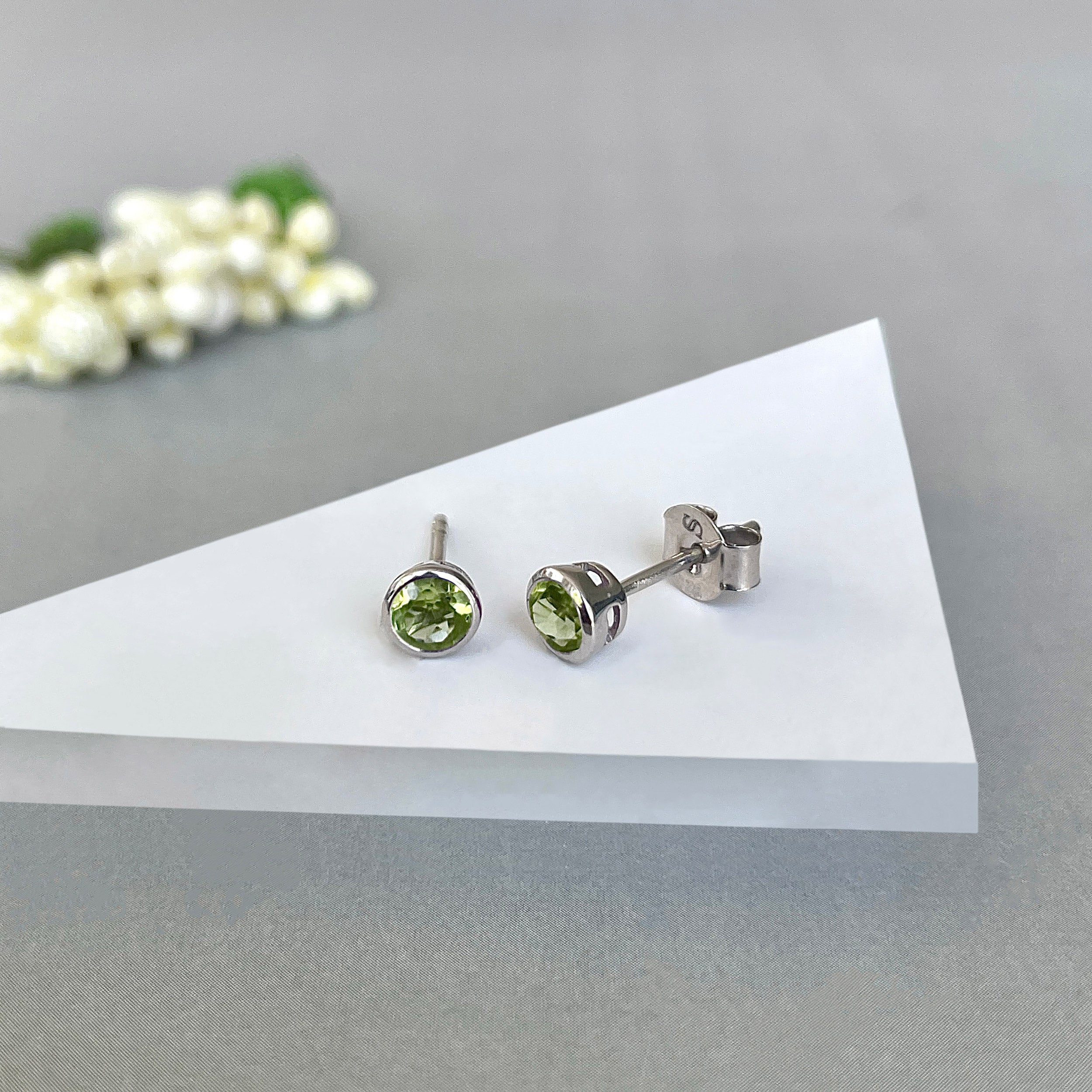 Peridot Stud Earring-(PER-SE-1375.)