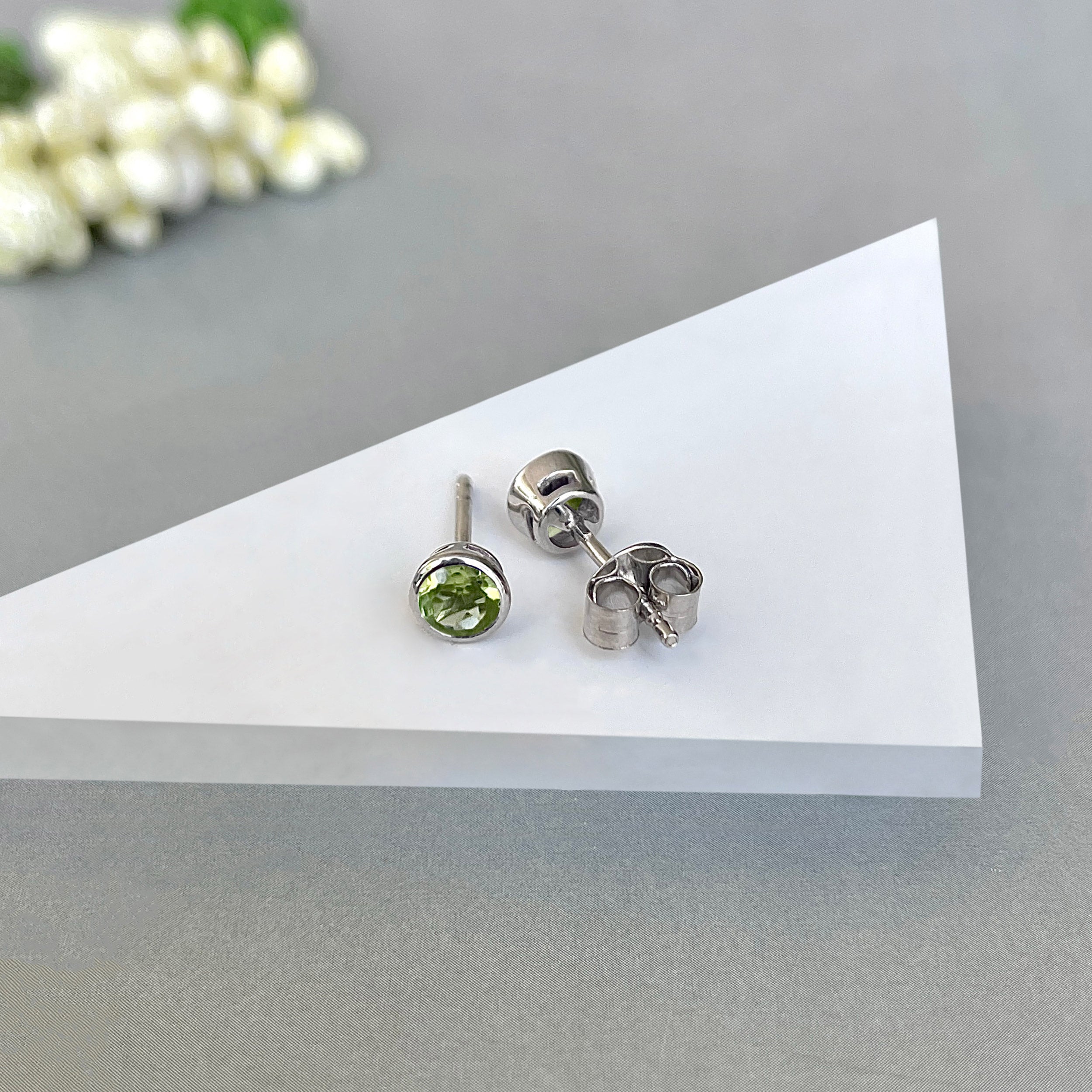 Peridot Stud Earring-(PER-SE-1375.)