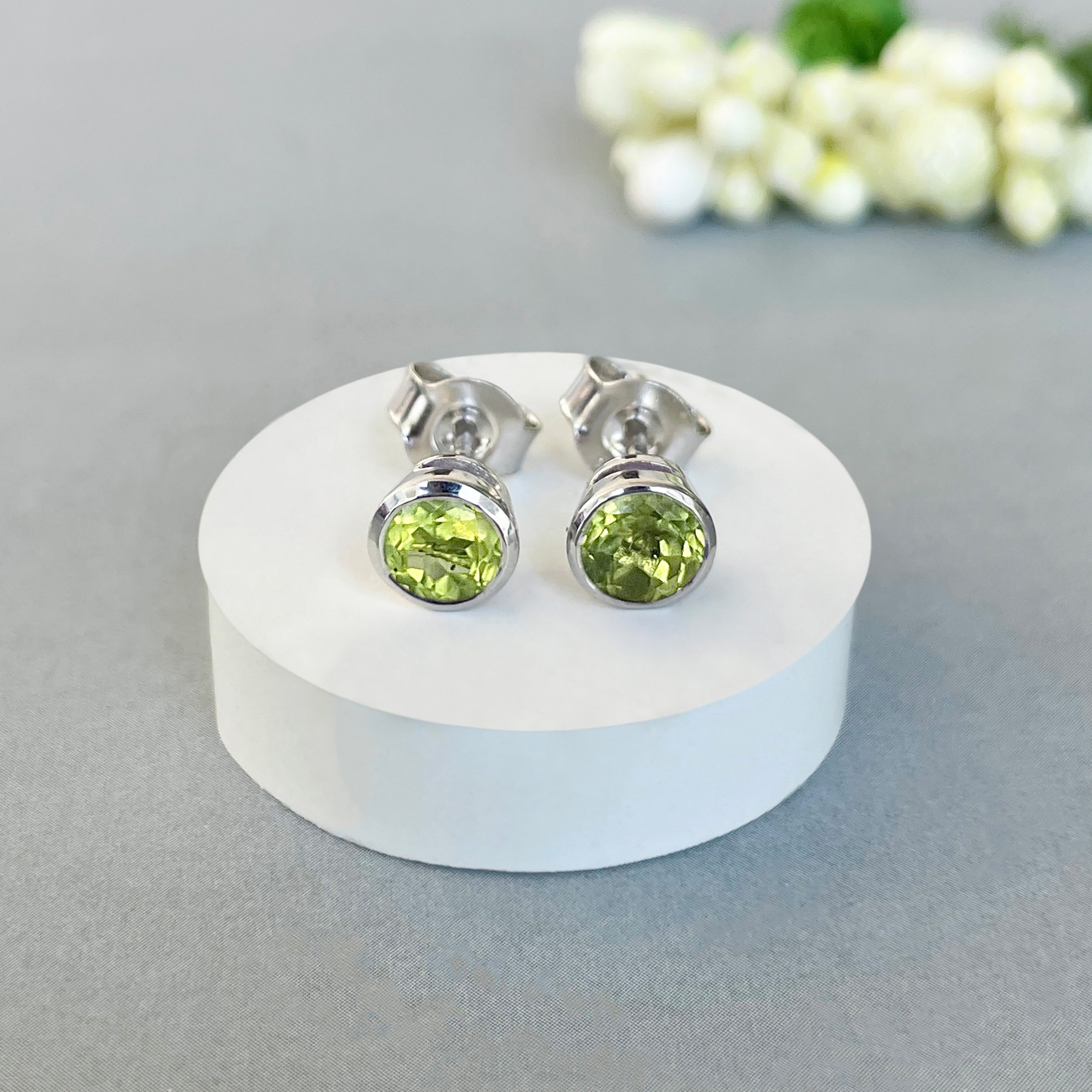 Peridot Stud Earring-(PER-SE-1425.)
