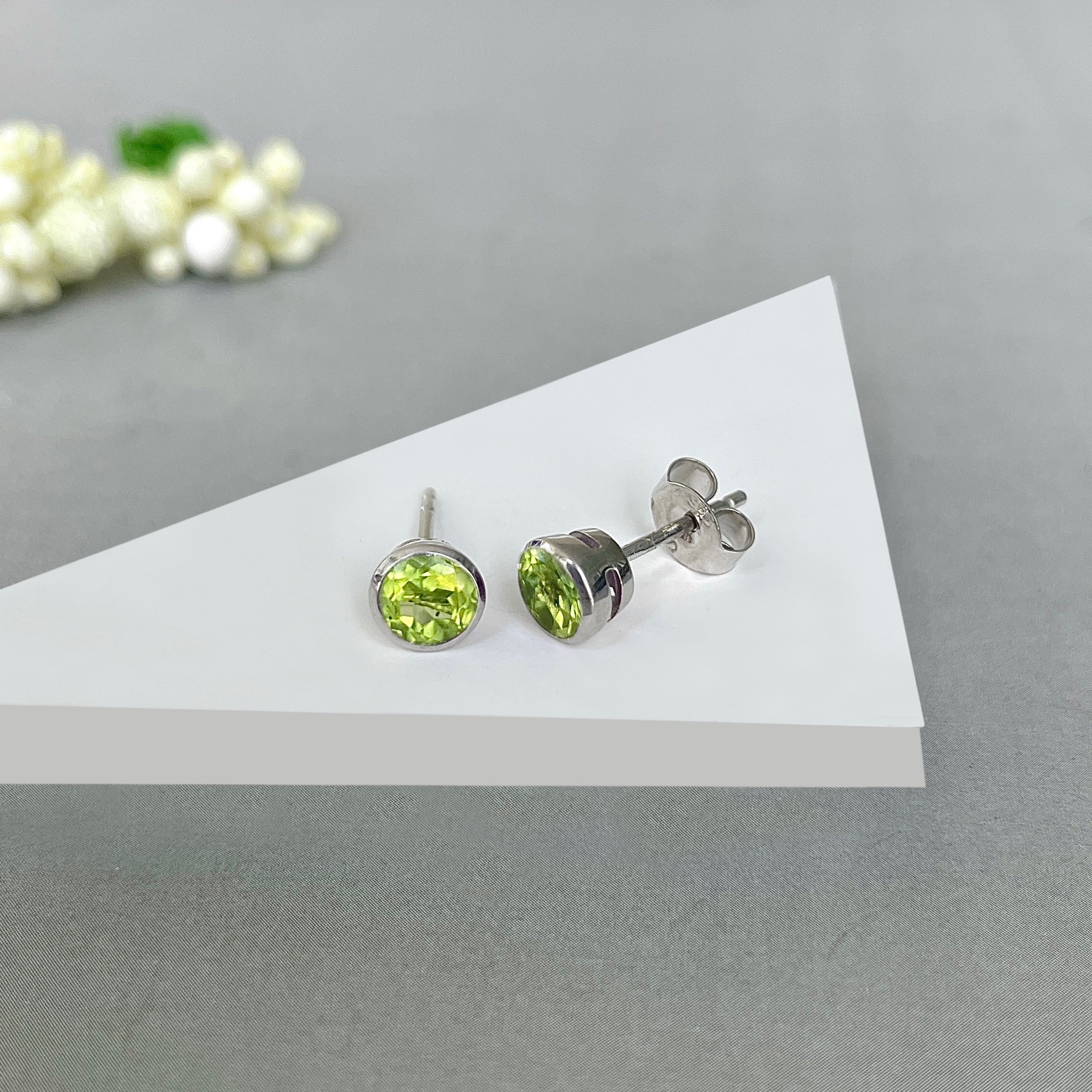Peridot Stud Earring-(PER-SE-1425.)