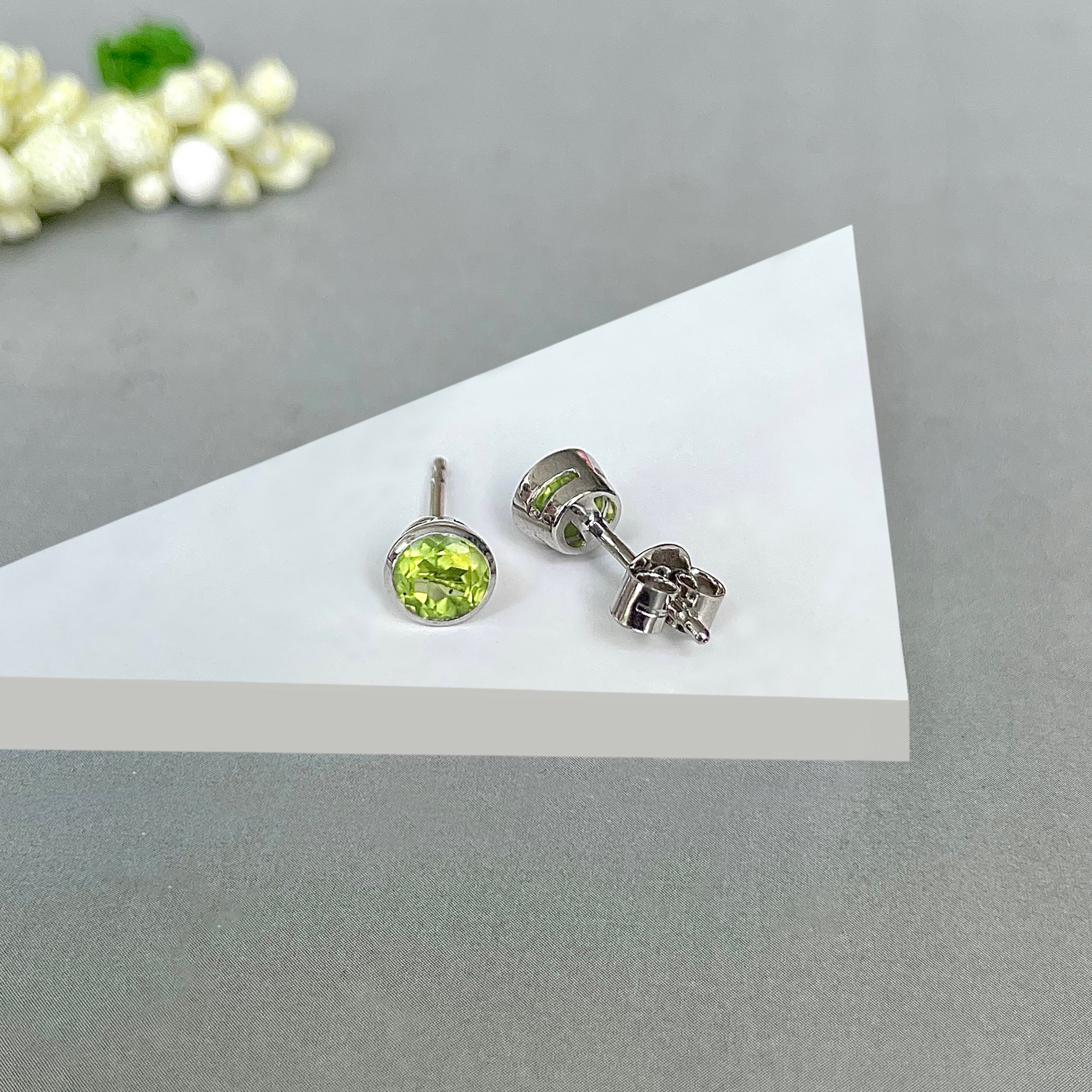 Peridot Stud Earring-(PER-SE-1425.)