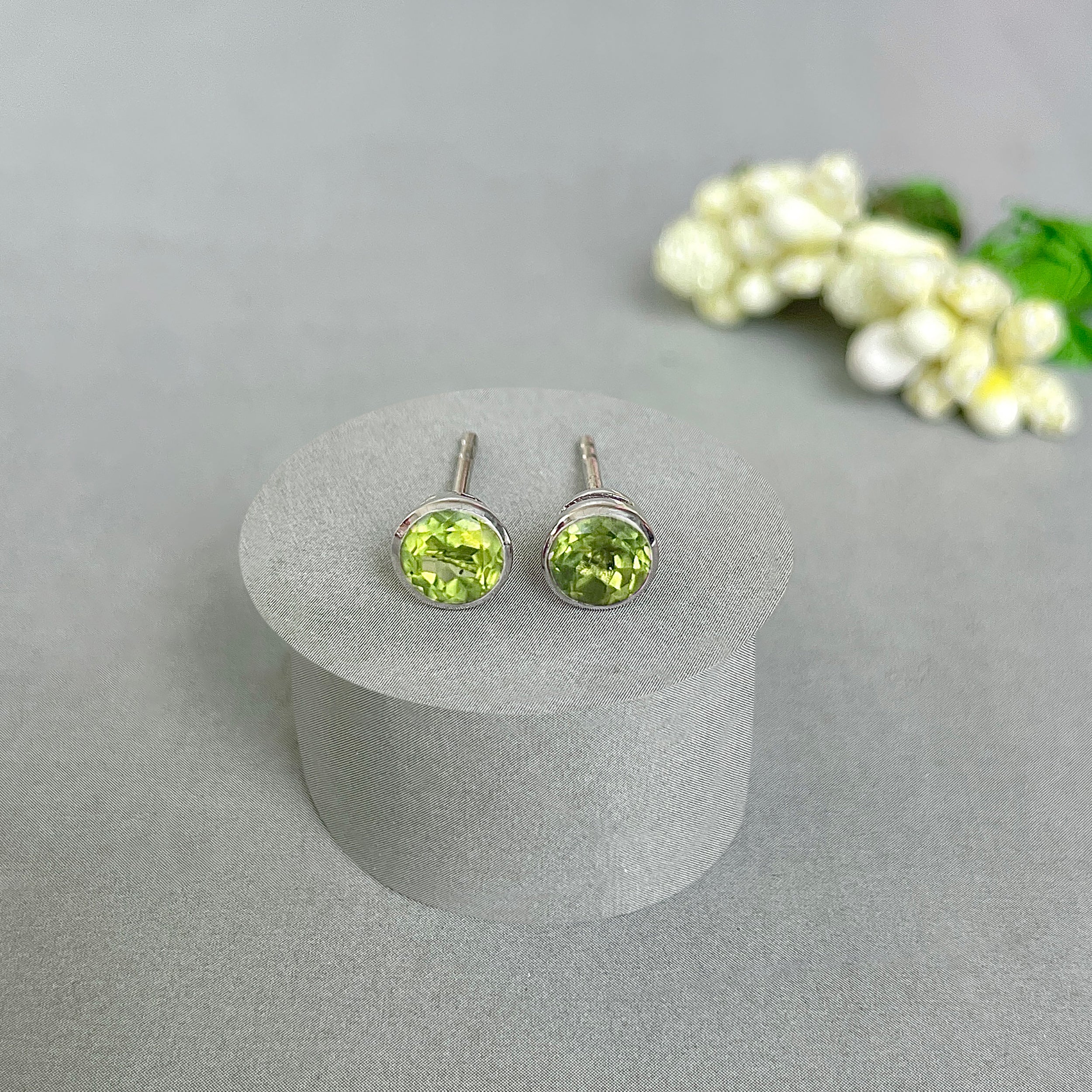 Peridot Stud Earring-(PER-SE-1425.)