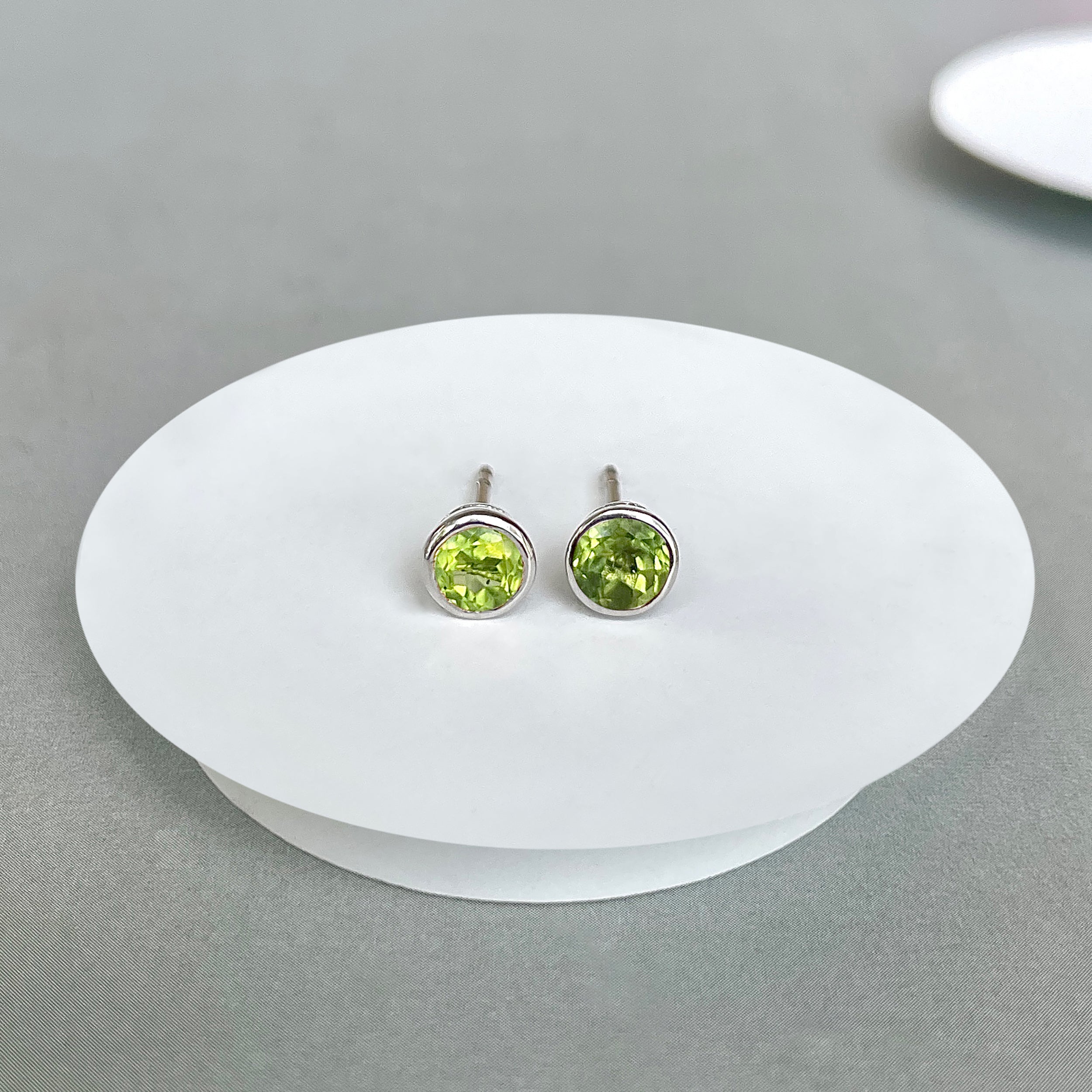 Peridot Stud Earring-(PER-SE-1425.)