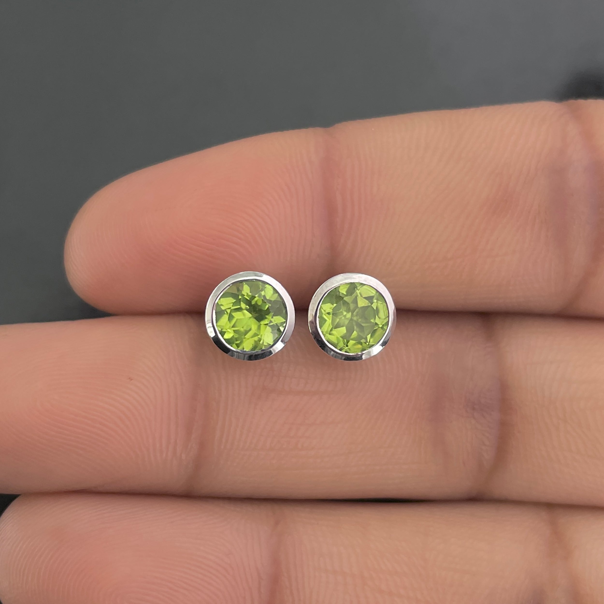 Peridot Stud Earring-(PER-SE-1426.)