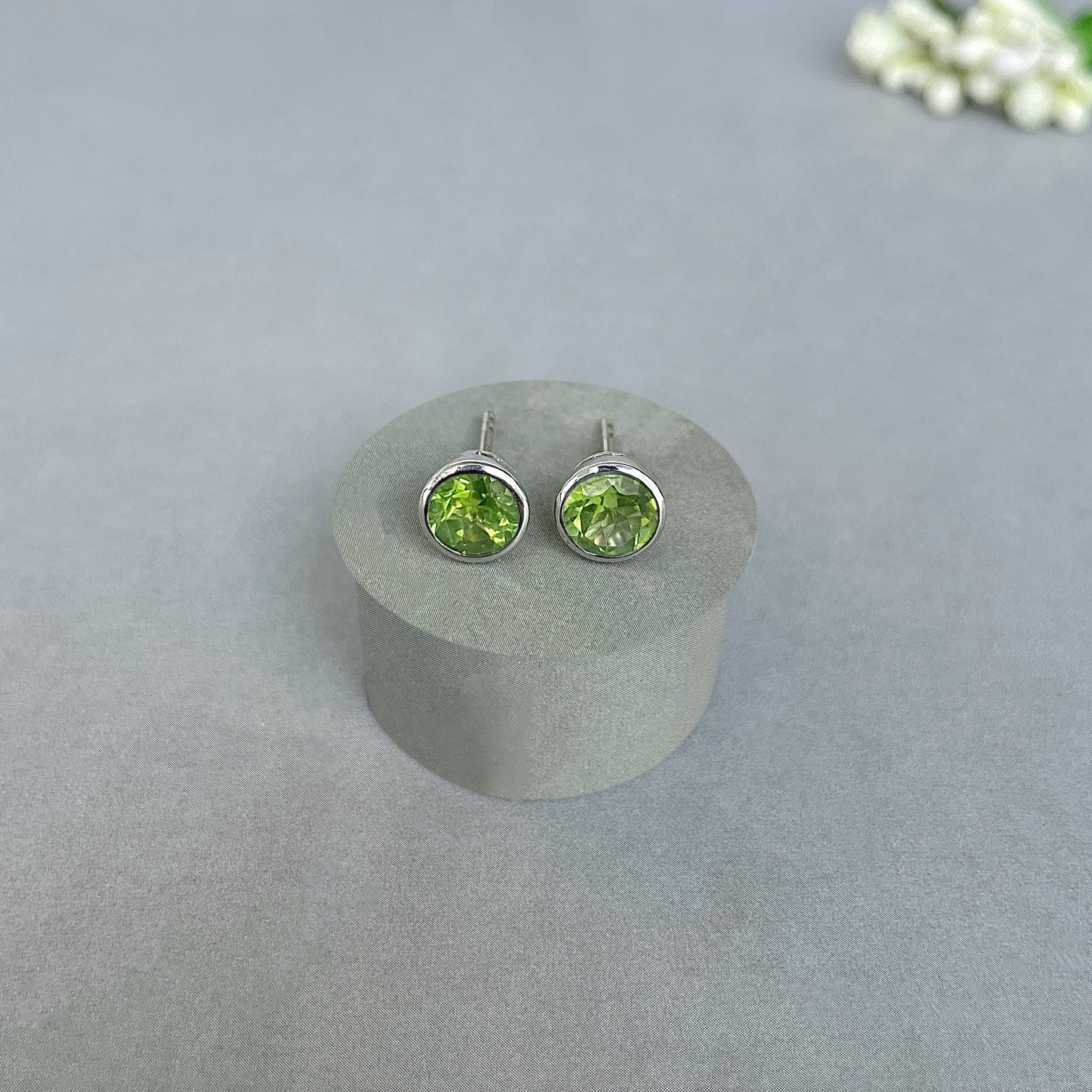 Peridot Stud Earrings-(PER-SE-1426.)