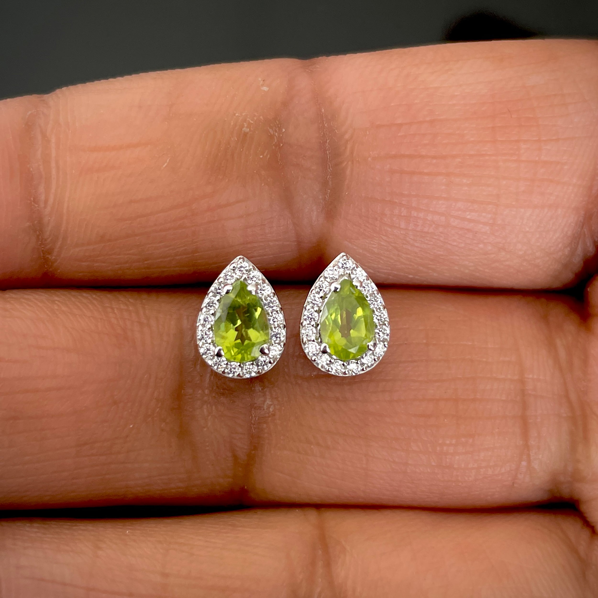 Peridot Stud Earring-(PER-SE-52-W.)
