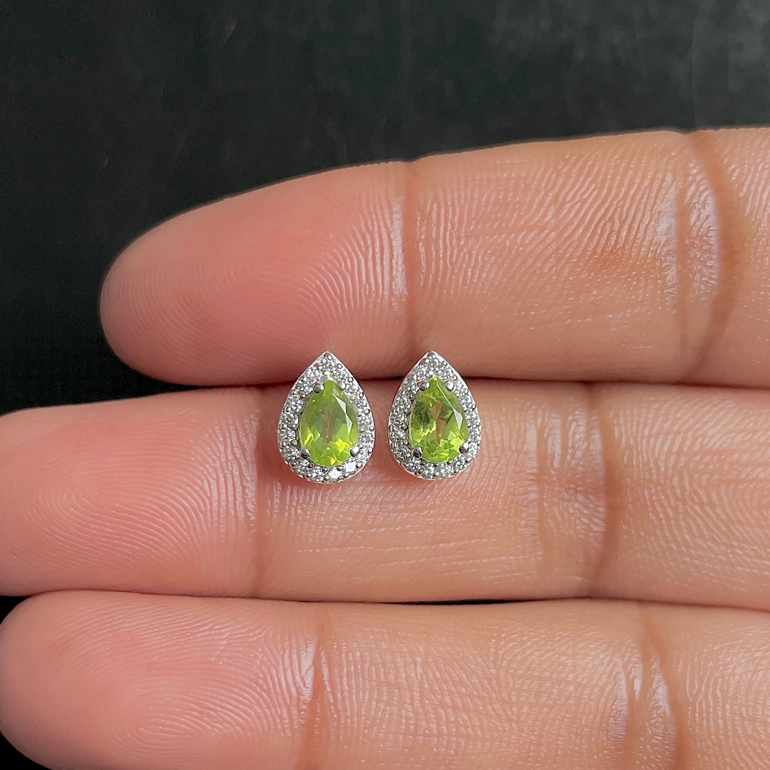 Peridot Stud Earrings-(PER-SE-52W.)