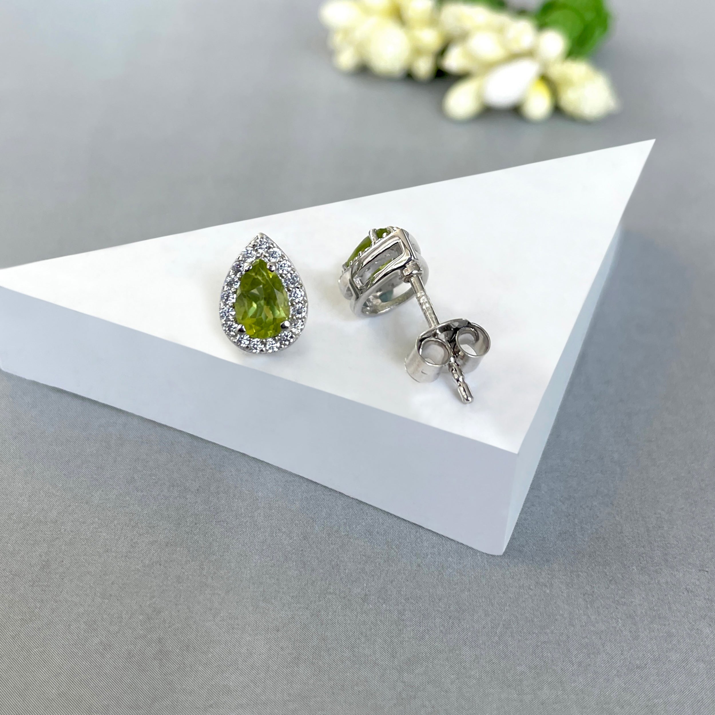 Peridot Stud Earrings-(PER-SE-52W.)