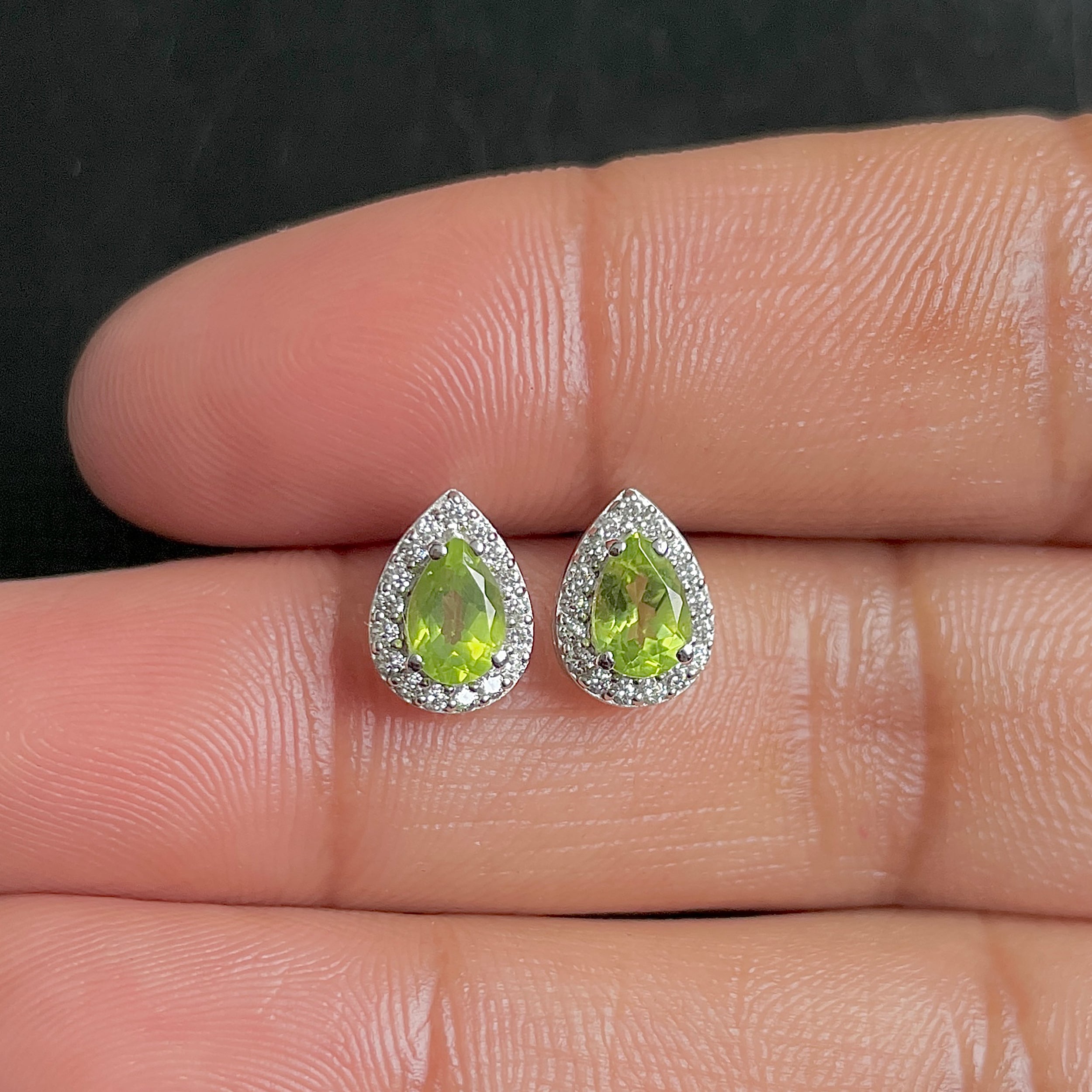 Peridot Stud Earrings-(PER-SE-52W.)