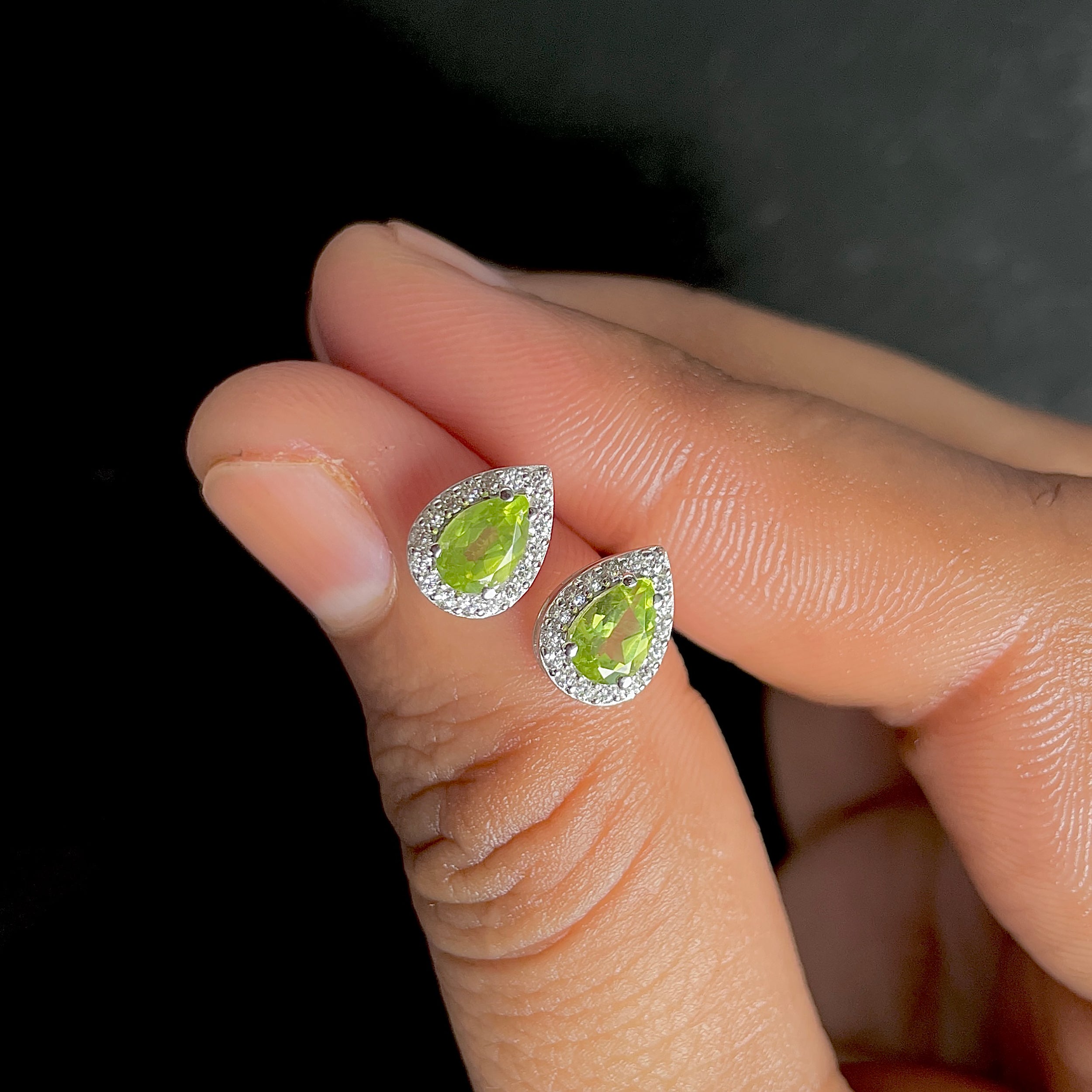 Peridot Stud Earrings-(PER-SE-52W.)