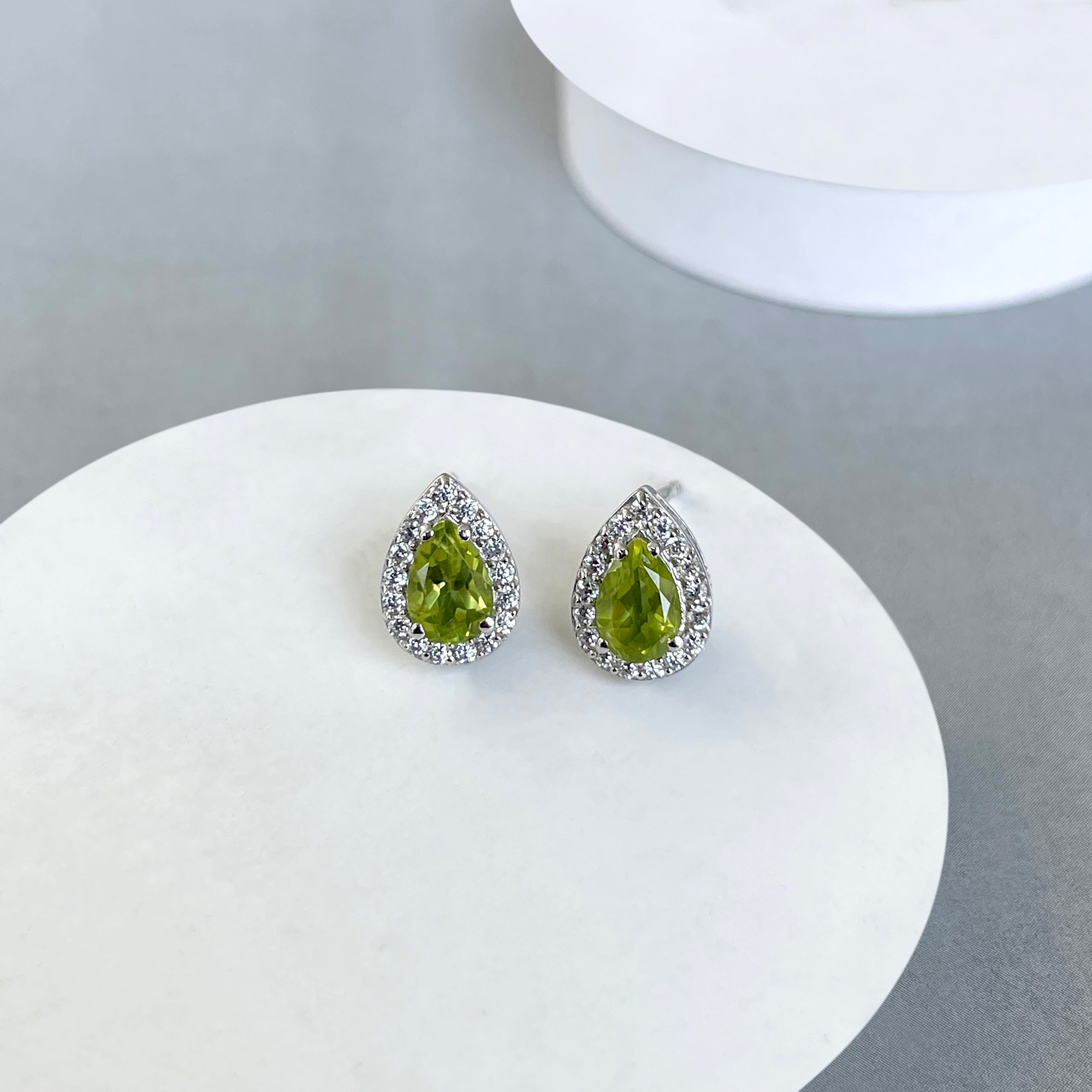 Peridot Stud Earrings-(PER-SE-52W.)