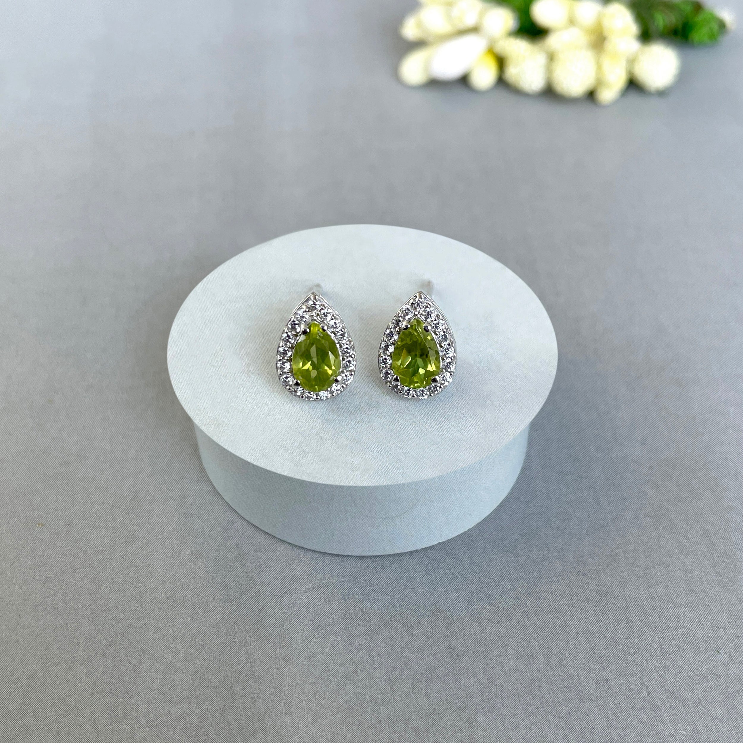 Peridot Stud Earrings-(PER-SE-52W.)