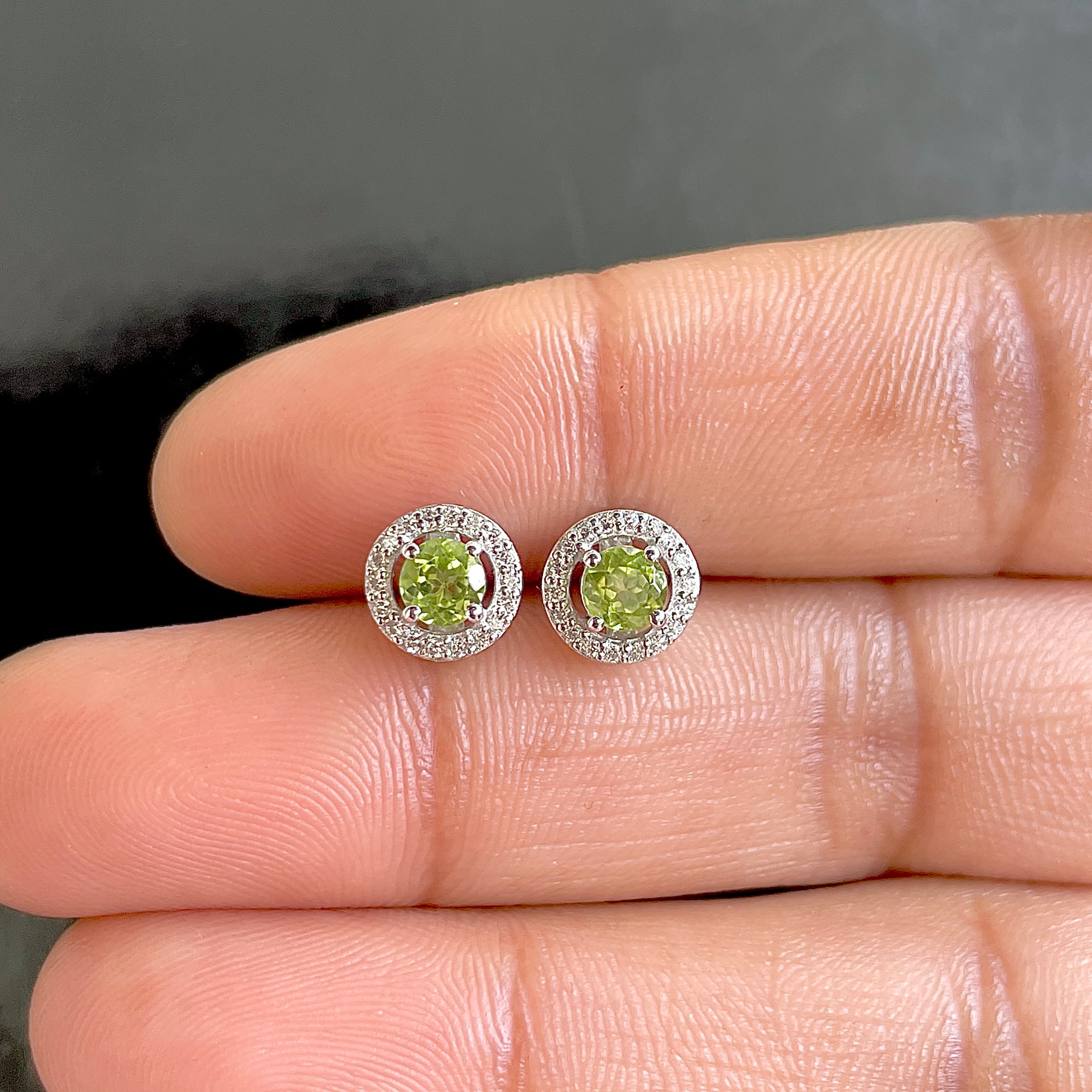 Peridot Stud Earrings-(PER-SE-985.)