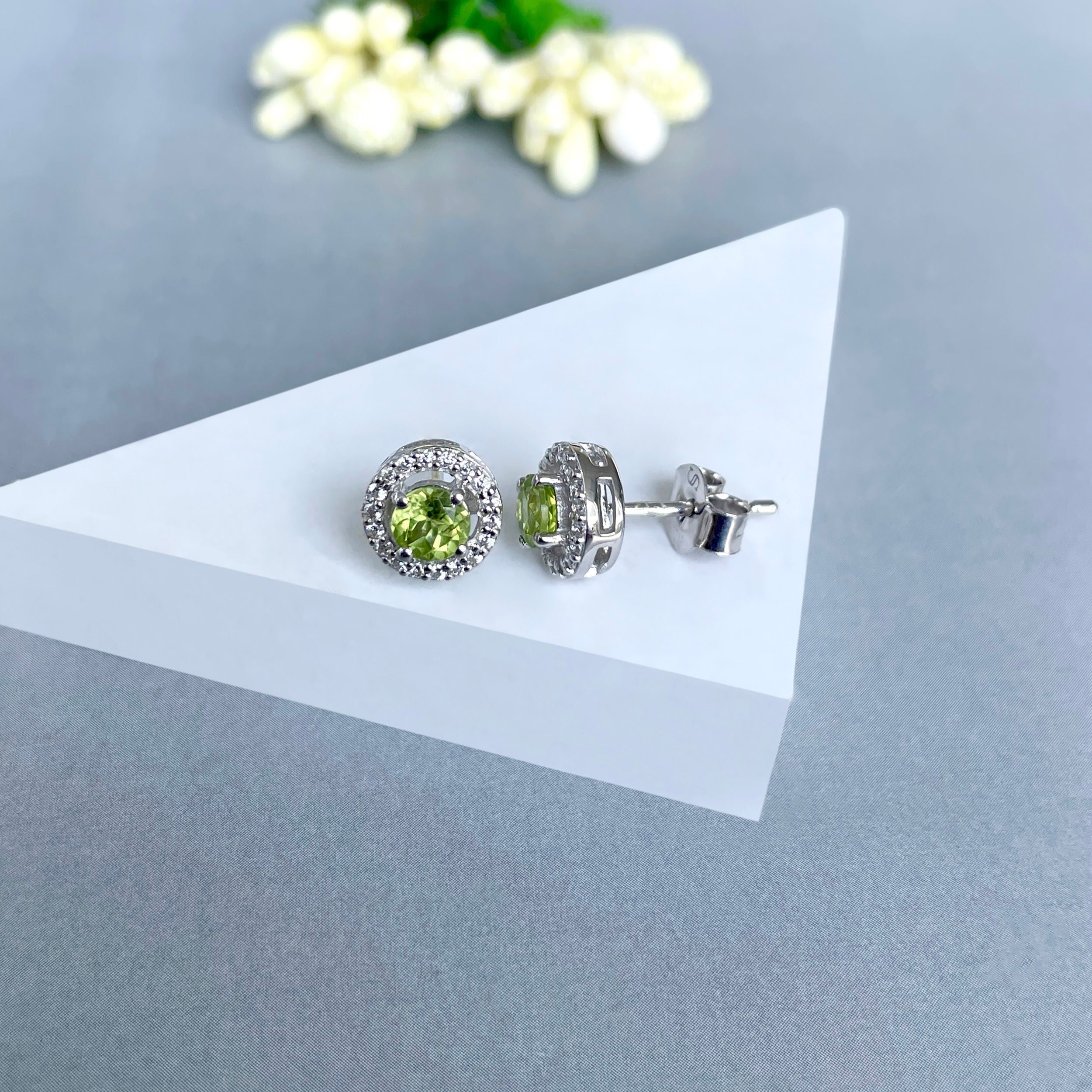 Peridot Stud Earrings-(PER-SE-985.)