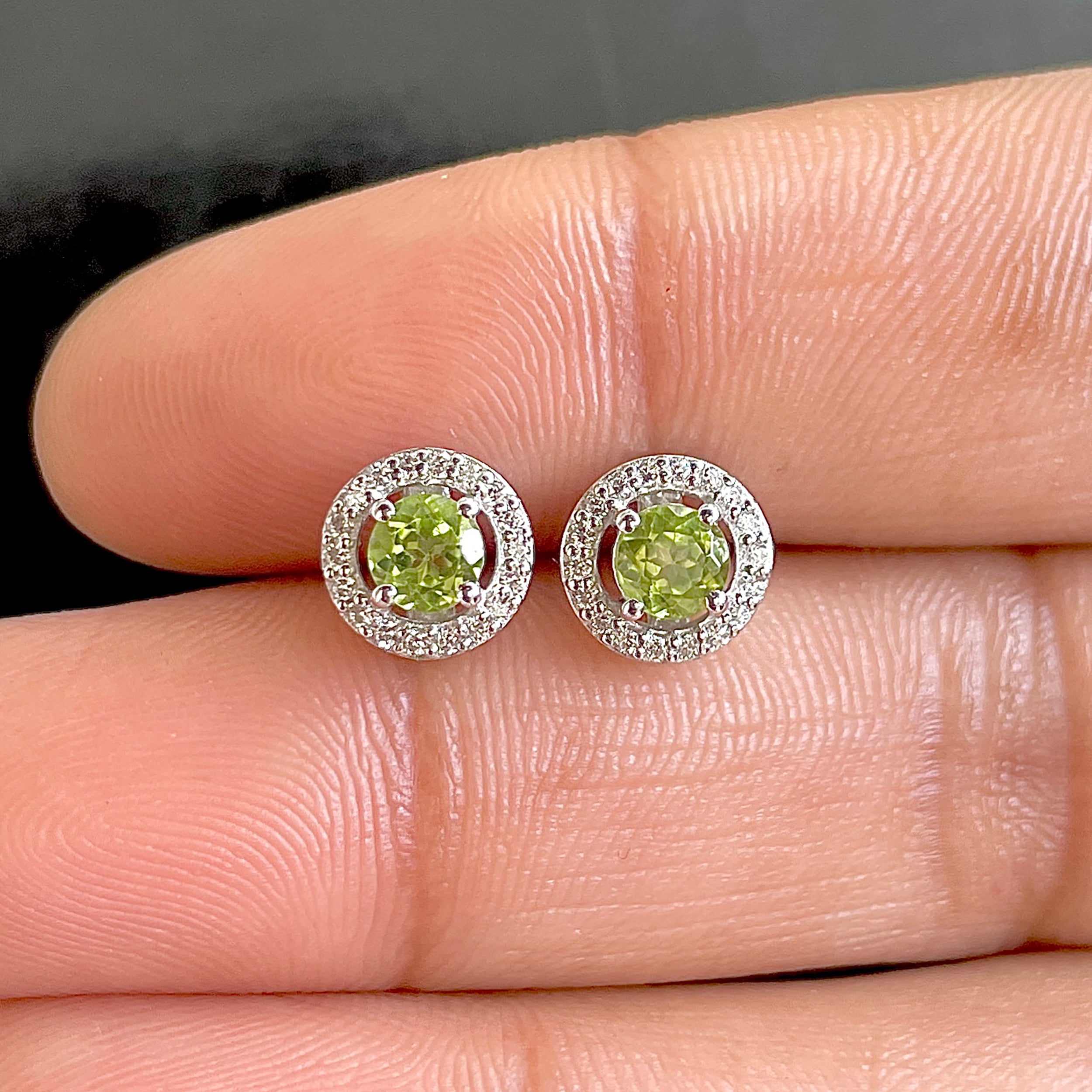 Peridot Stud Earrings-(PER-SE-985.)