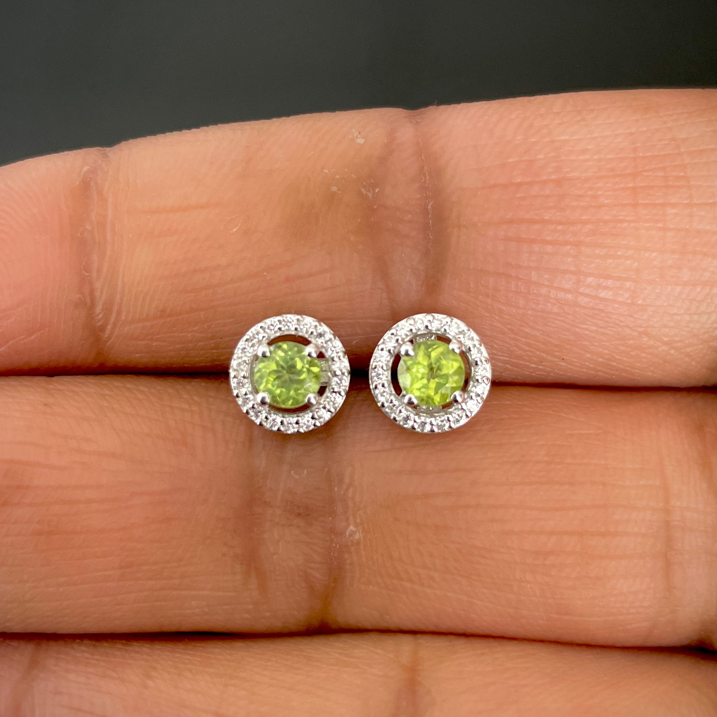 Peridot Stud Earring-(PER-SE-985.)