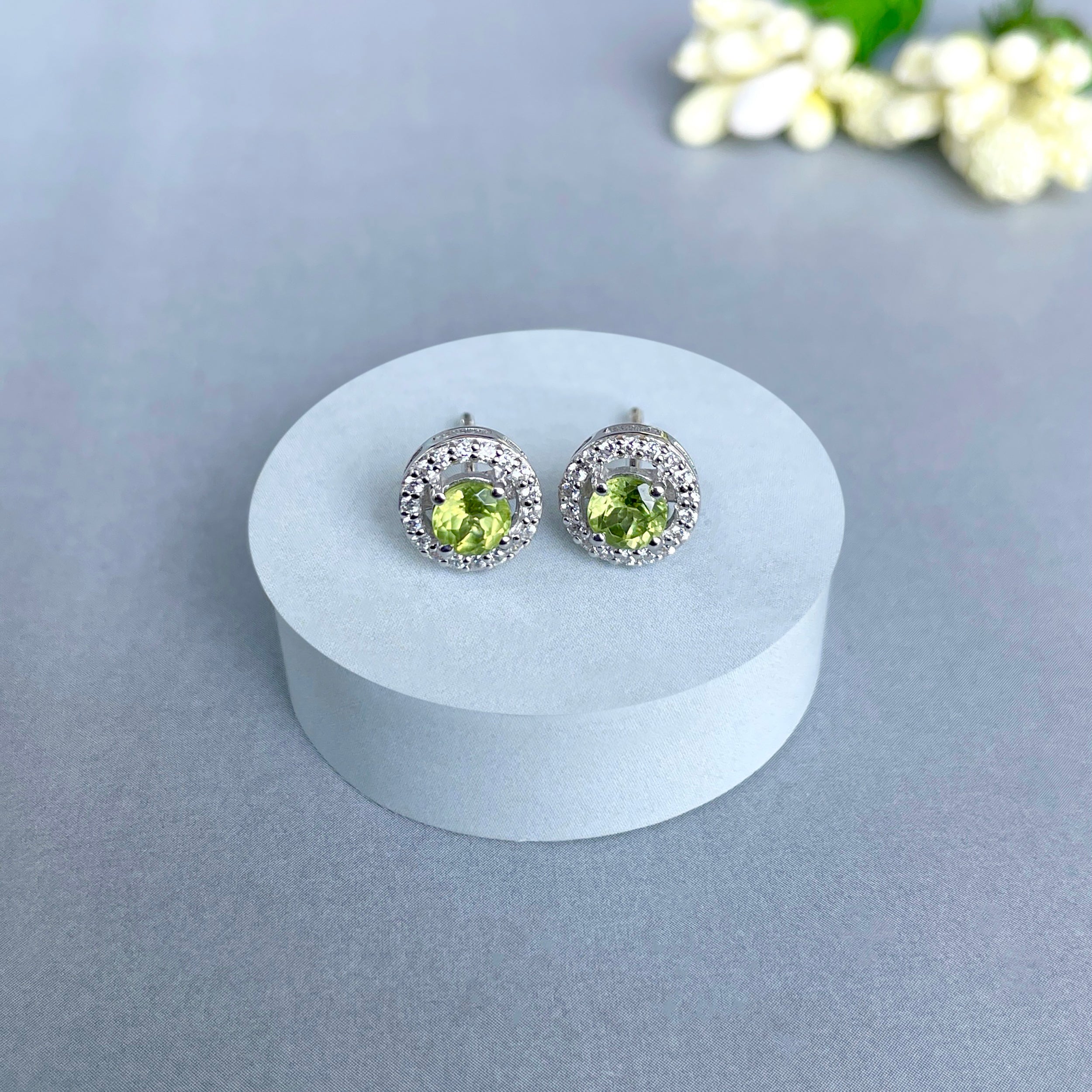 Peridot Stud Earrings-(PER-SE-985.)
