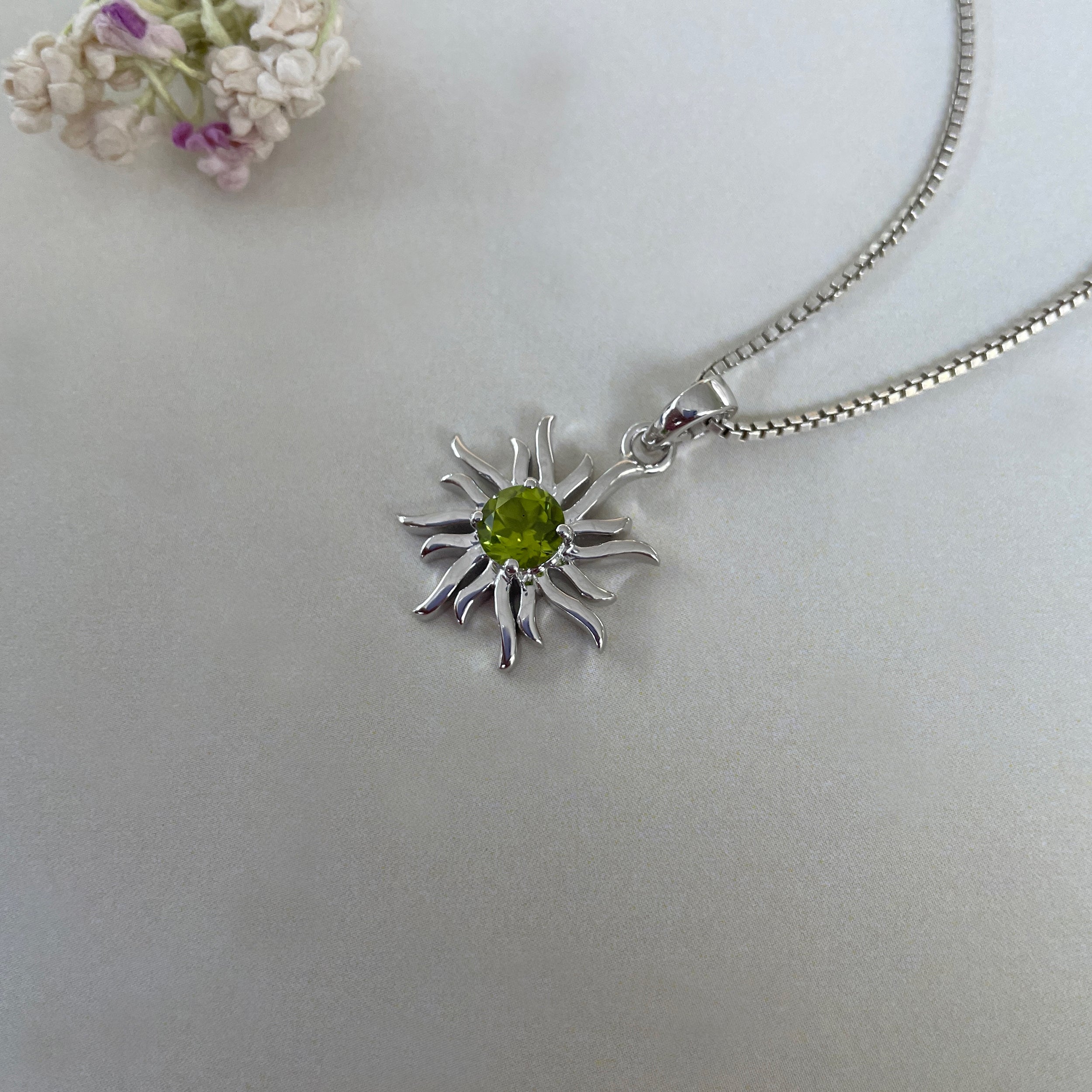 Peridot Sun Pendant-(PER-SN-152.)
