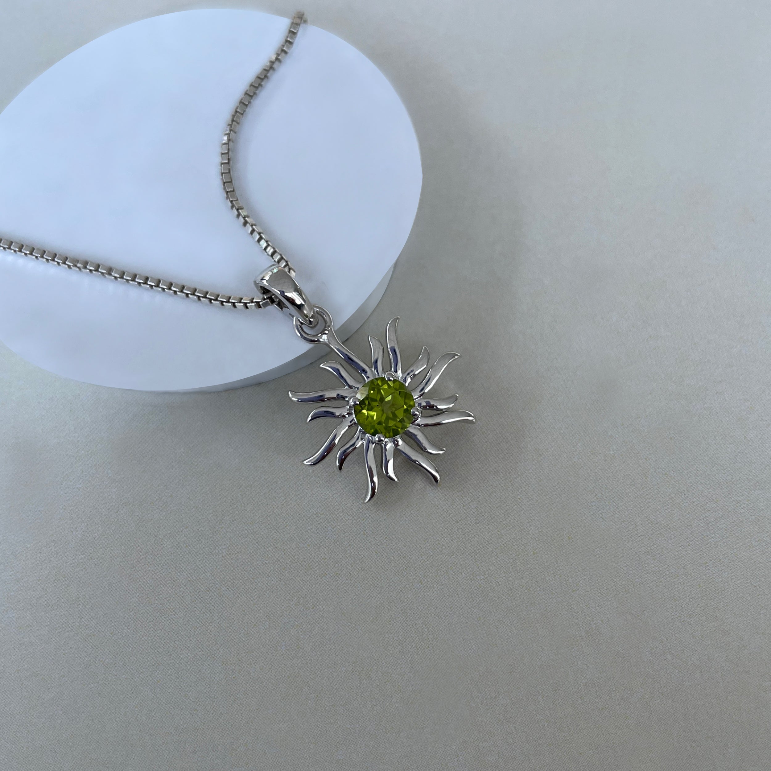 Peridot Sun Pendant-(PER-SN-152.)