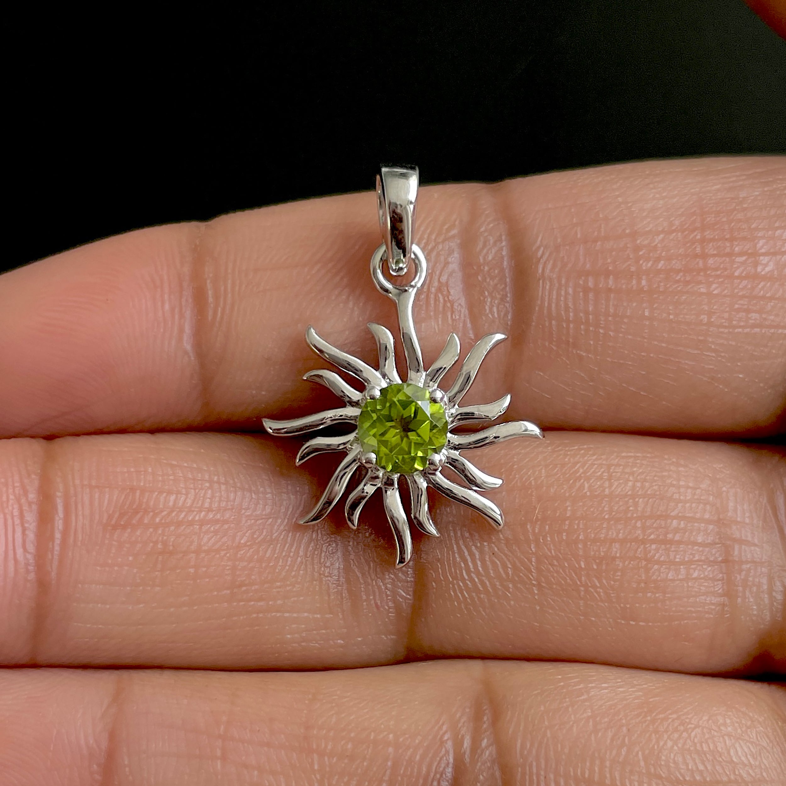 Peridot Sun Pendant-(PER-SN-152.)