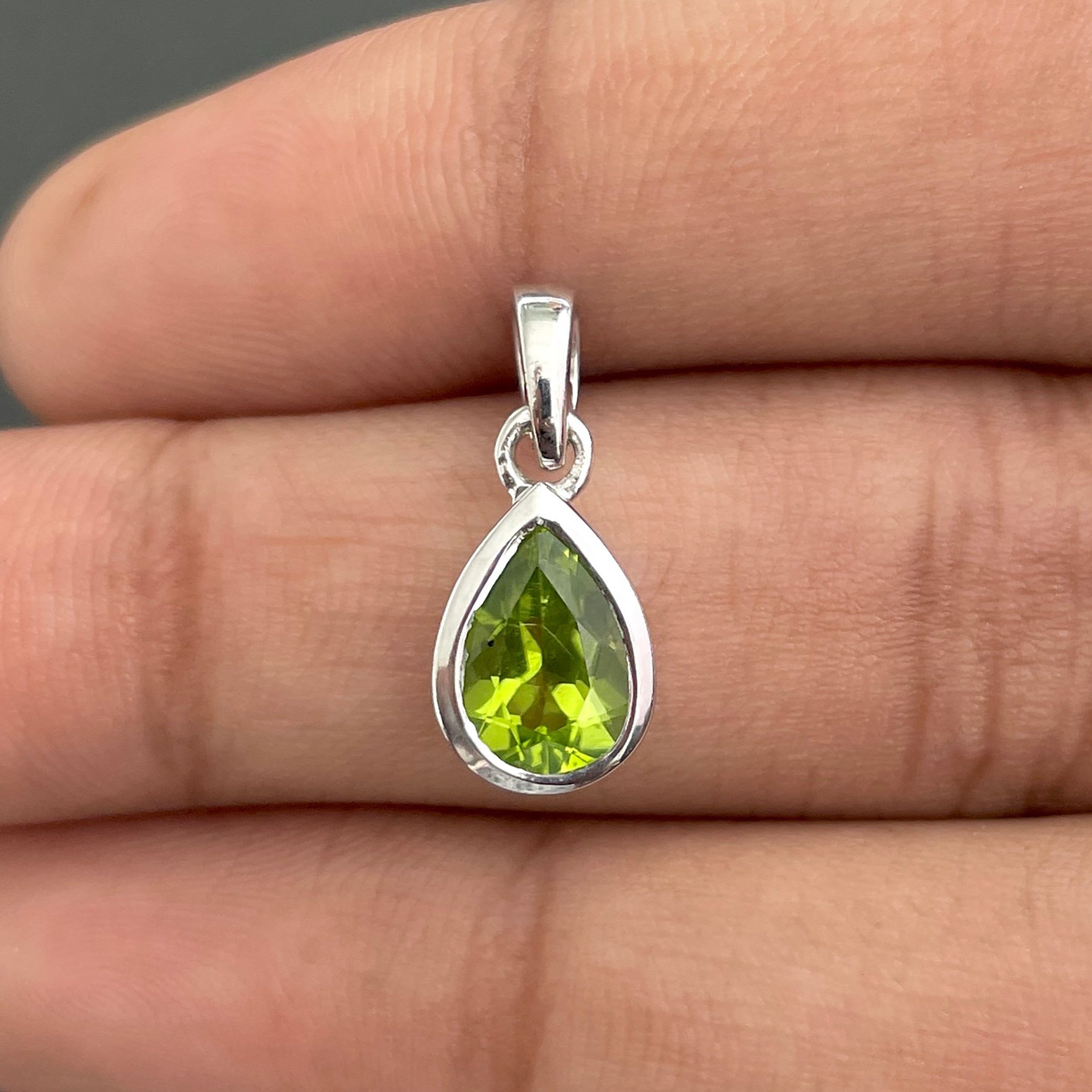 Peridot Pendant-(PER-SP-956.)