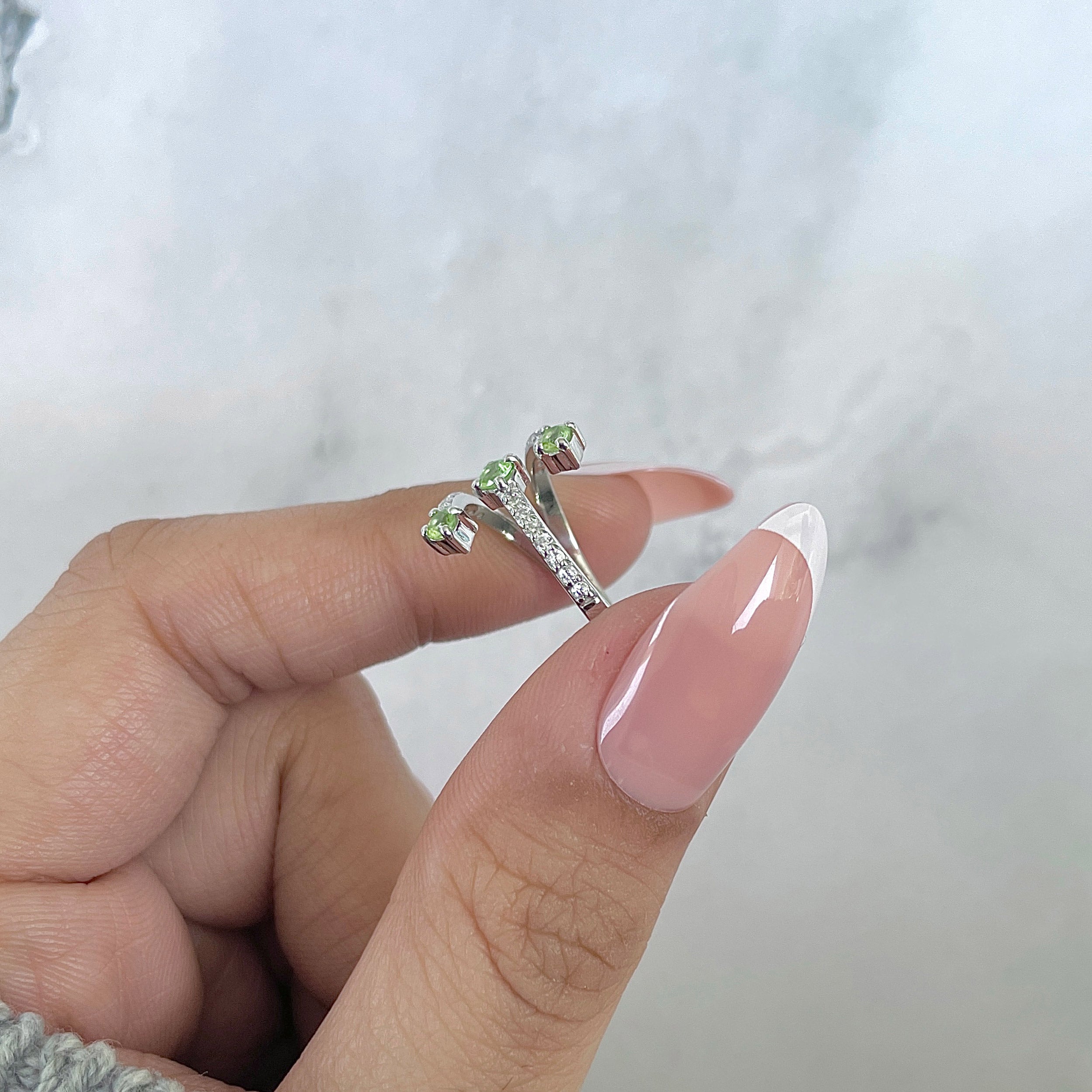 Peridot Ring-(PER-SR-2520.)