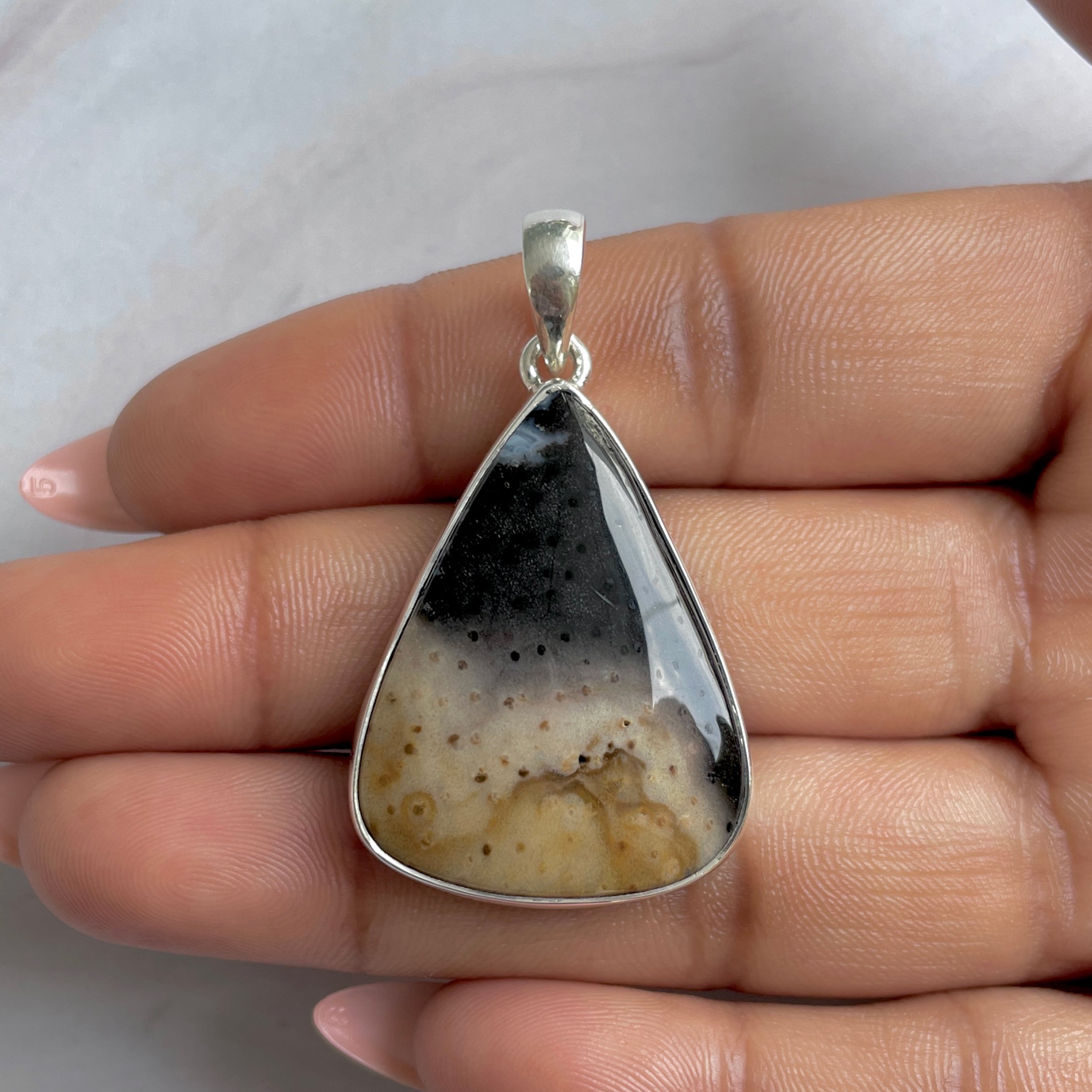 Plumroot Agate Pendant-(PTJ-P-3.)