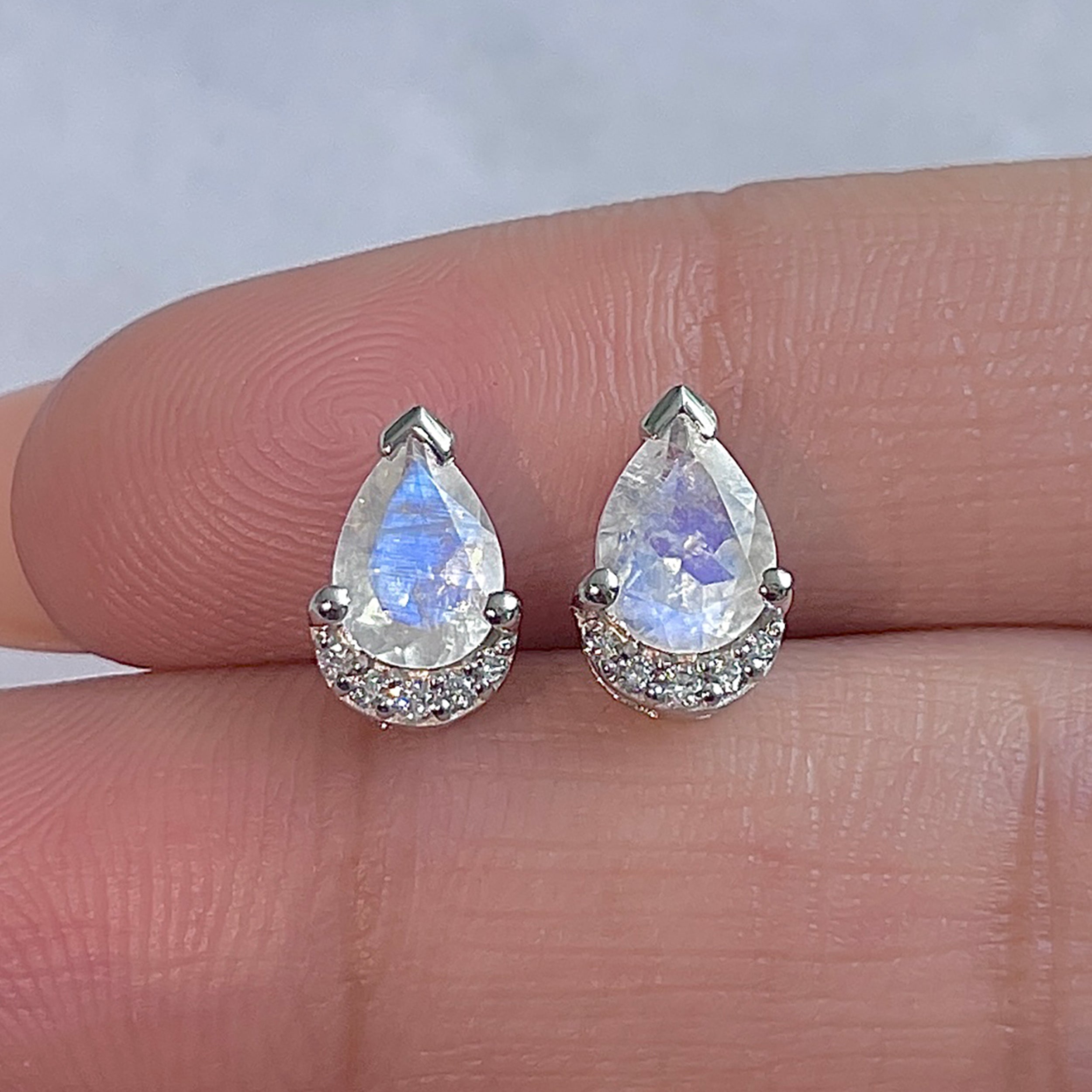 Moonstone Earring-(RBM-RDE-1262.)