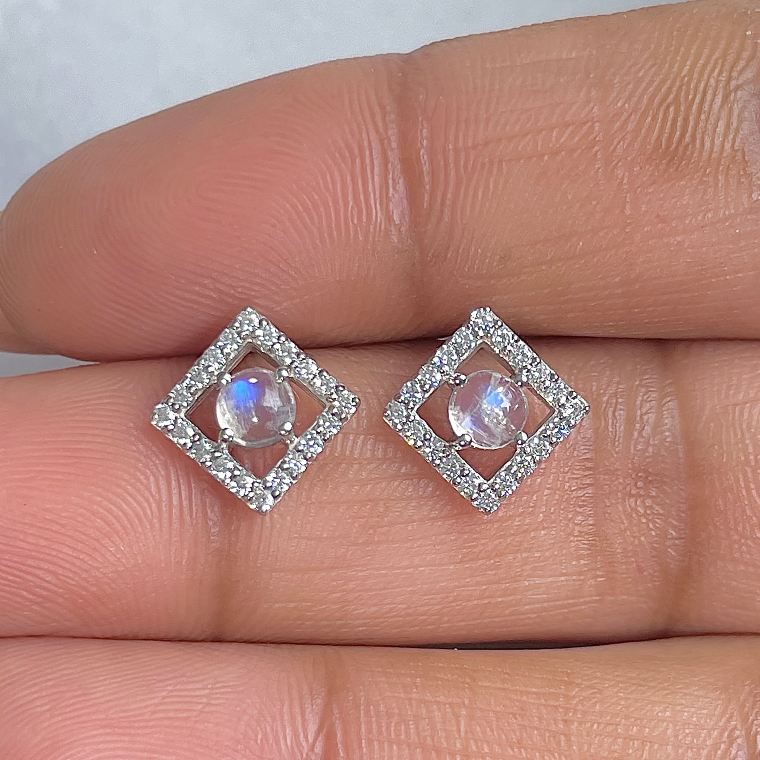 Moonstone Earring-(RBM-RDE-847.)