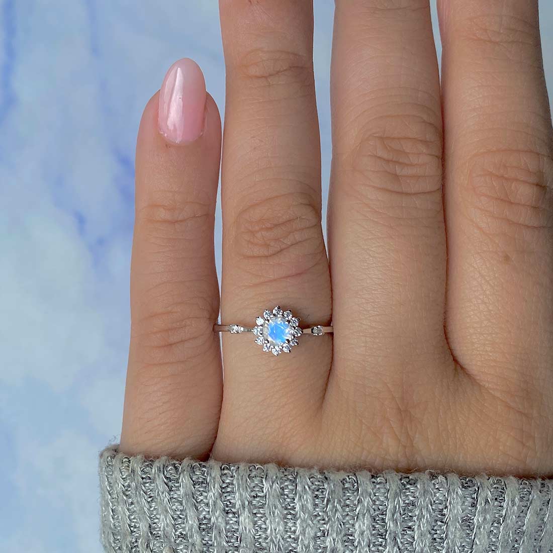 Moonstone Ring-(RBM-SR-1937.)