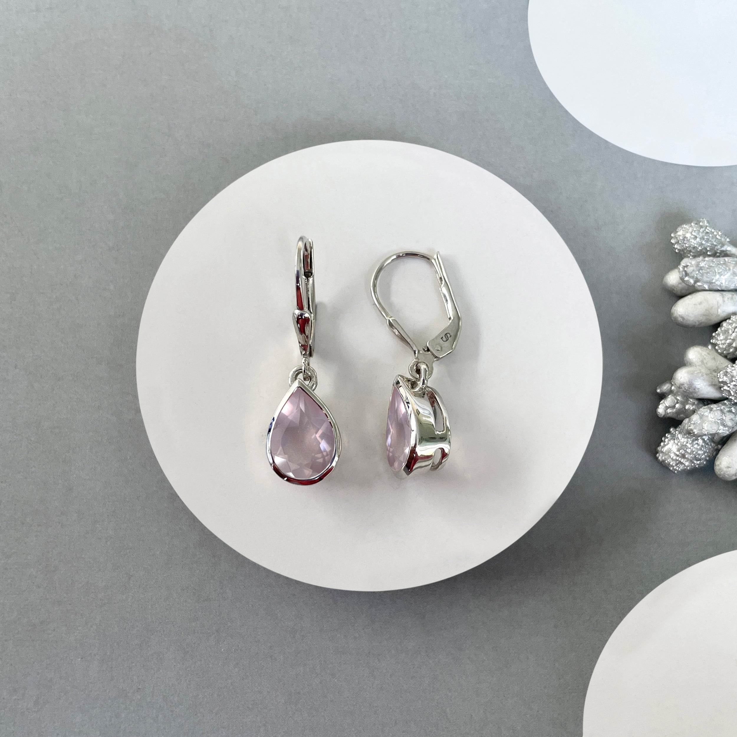 Rose Quartz Leverback Earrings-(RSQ-SE-742.)