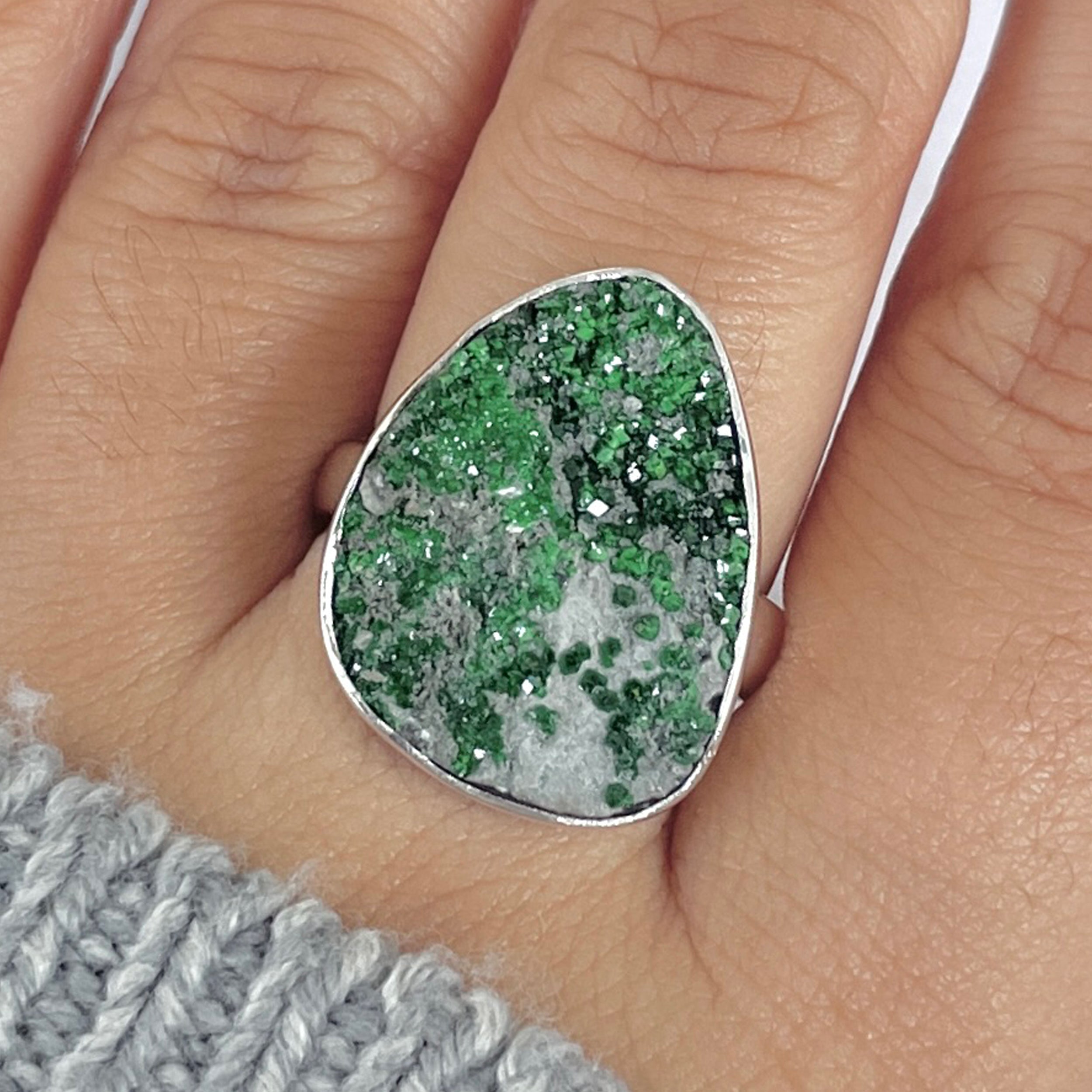 Uvarovite Adjustable Ring-(UVR-R-114.)